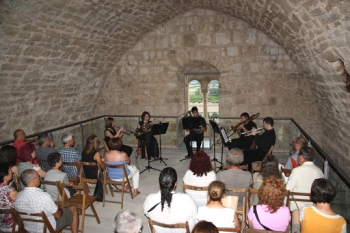 LEnsemble de metalls de la Fila posa msica al patrimoni ebrenc