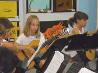 CONCERT DE LORQUESTRA DE GUITARRES A LA BIBLIOTECA