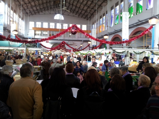 Societat Musical La Uni Filharmnica dAmposta > Arxiu de notcies > Nadales solidries al Mercat Municipal