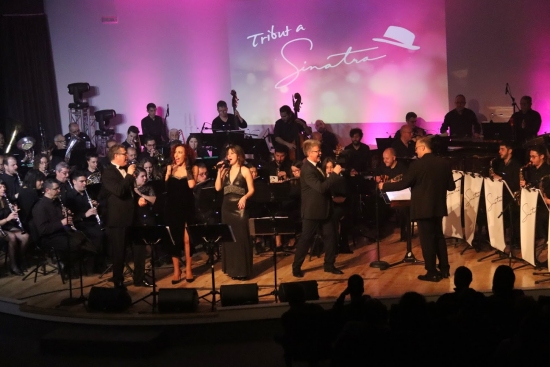 Societat Musical La Uni Filharmnica dAmposta > Notcies > La Fila torna a entusiasmar amb lespectacle musical Tribut a Sinatra